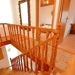 بيت للعطل House With A Parking Space Kastel Stafilic, - 23408