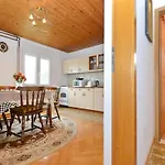 House With A Parking Space Kastel Stafilic, - 23408 بيت للعطل *