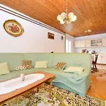 بيت للعطل House With A Parking Space Kastel Stafilic, - 23408 *