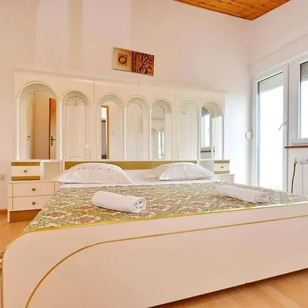 House With A Parking Space Kastel Stafilic, - 23408 בית נופש *