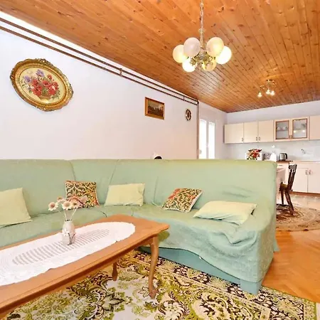 בית נופש House With A Parking Space Kastel Stafilic, - 23408 *