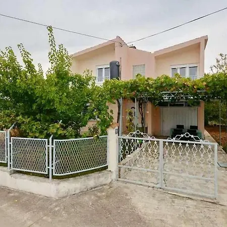 House With A Parking Space Kastel Stafilic, - 23408 * Kastela