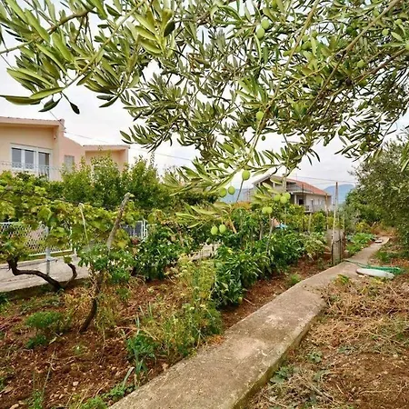 House With A Parking Space Kastel Stafilic, - 23408 بيت للعطل